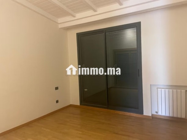 villa-a-bouskoura-de-350-m2-pour-location-vide-big-5