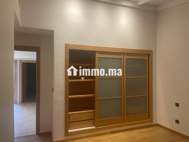 villa-a-bouskoura-de-350-m2-pour-location-vide-big-8