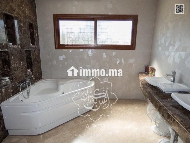 villa-1400m2-piscine-et-grand-jardin-a-californie-big-11