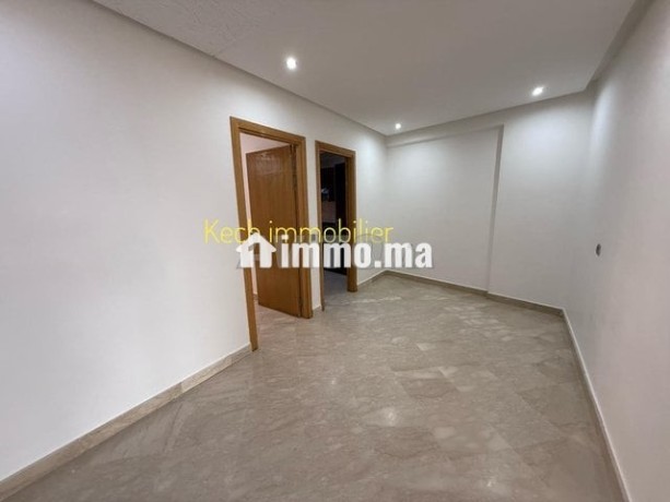 joli-appartement-2-chambres-vide-location-big-5