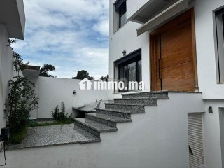 vente-dune-villa-bandee-moderne-de-220m2-saknia