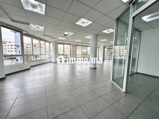 bureaux-semi-meuble-a-louer-a-moulay-youssef-surface-de-256-m2-ascenseur-et-places-de-parking-big-9