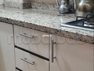 Location d'un appartement à Sidi Rahal Chatai. 4 grandes pièces. Porte blindée, salon marocain traditionnel - Appartement à vendre