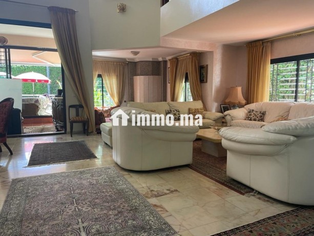magnifique-villa-a-vendre-de-900m2-avec-piscine-big-5