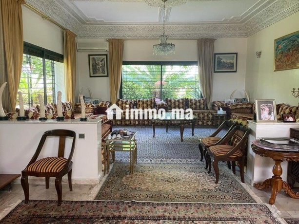 magnifique-villa-a-vendre-de-900m2-avec-piscine-big-1