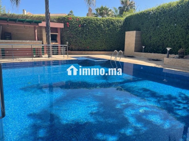 magnifique-villa-a-vendre-de-900m2-avec-piscine-big-0