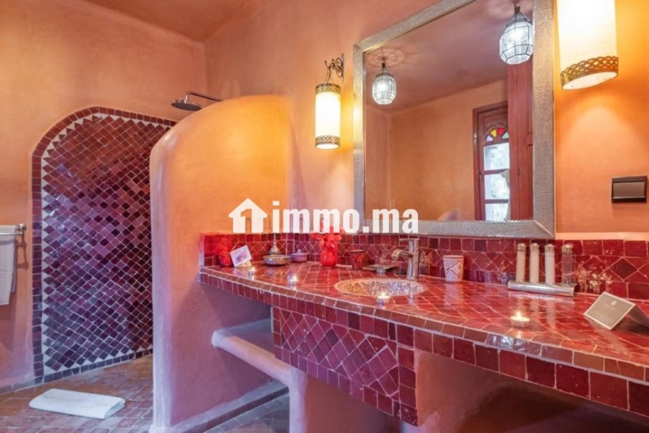 Magnifique villa à louer pour vos vacances en Centre ville.
Surface de 200 m².
Nombres minimum de nuits 2 - Vente Immobilier - Essaouira - photo 4