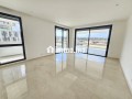 luxeux-appartement-avec-trois-facades-et-terrasse-small-0