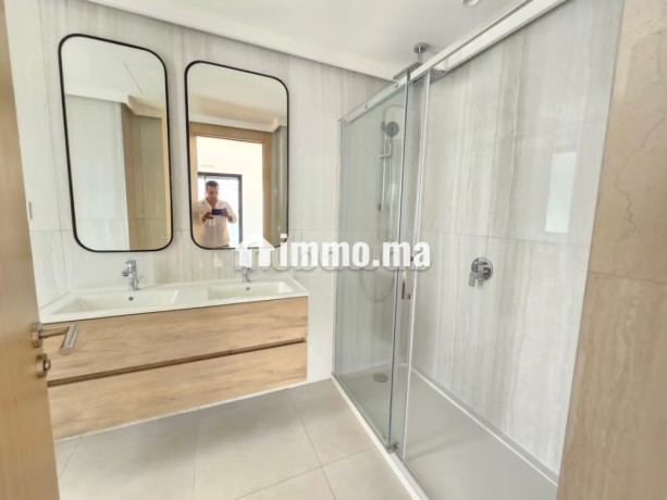 luxeux-appartement-avec-trois-facades-et-terrasse-big-4