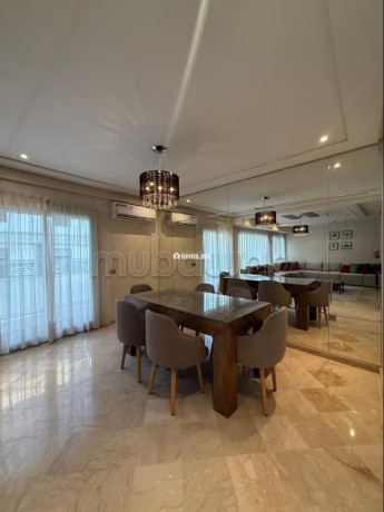 bel-appartement-en-location-a-place-mozart-big-1