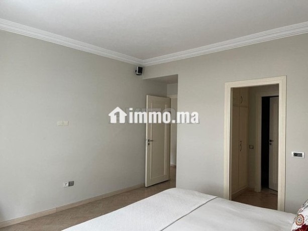 bel-appartement-meuble-avec-grande-terasse-big-13