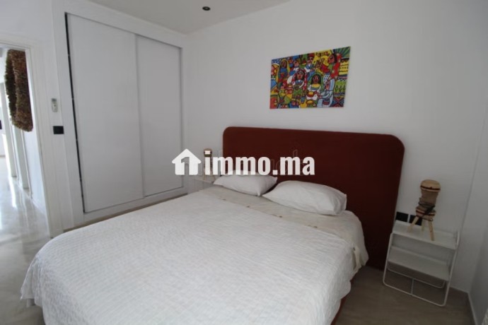 appartement-avec-grande-terrasse-en-plein-centre-big-5