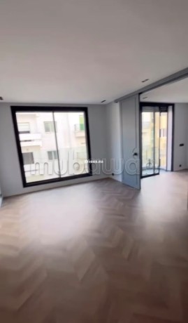 studio-vide-bien-situe-a-2-mars-big-2