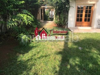 villa-de-900-m2-authentique-a-longchamps