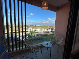 Location saisonnière à Guéliz. Superficie 80 m². Piscine et air conditionné - Appartement à vendre