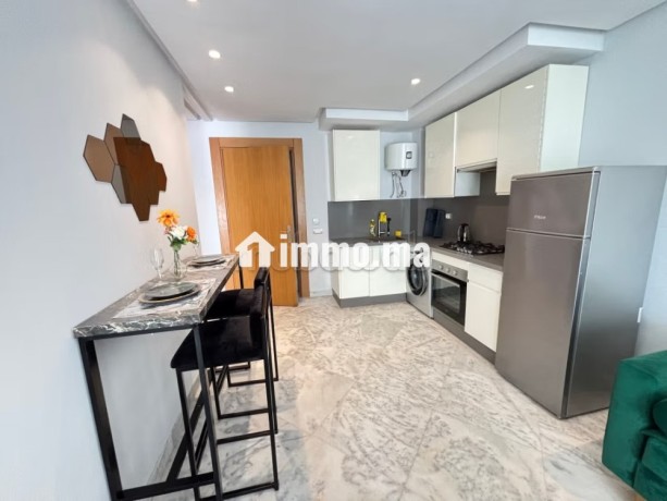 location-dun-appartement-a-maarif-1-belle-chambre-service-de-concierge-et-climatisation-big-3