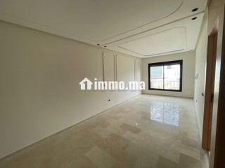 location-studio-neuf-vide-calme-lumineux-a-oasis