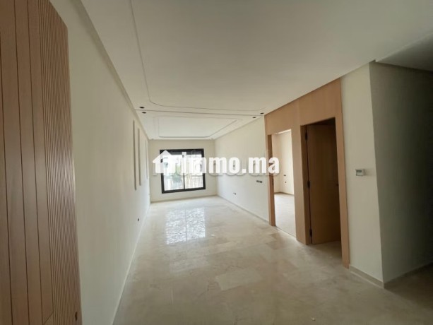 location-studio-neuf-vide-calme-lumineux-a-oasis-big-7