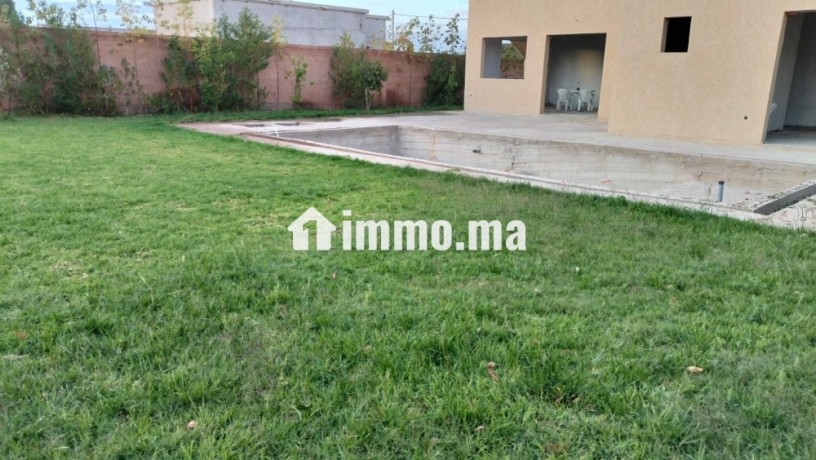 villa-de-luxe-a-vendre-a-route-de-lourika-4-chambres-terrasse-et-jardin-big-3