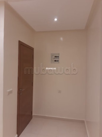 bel-appartement-en-location-a-el-massira-2-chambres-bien-meuble-big-2