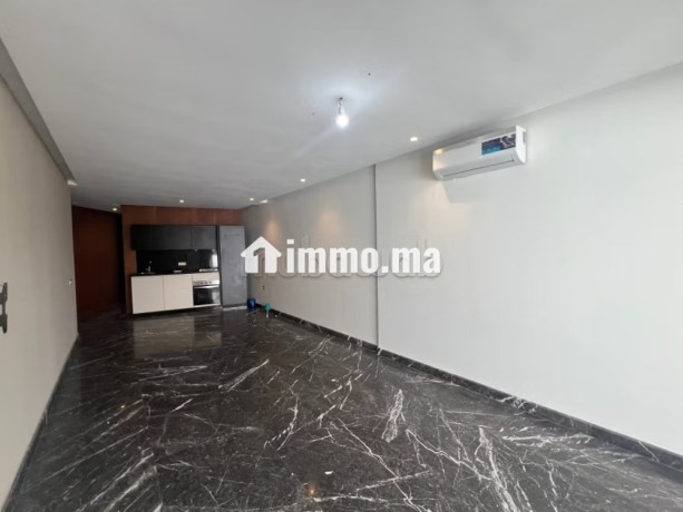 studio-vide-ferme-bretonne-a-louer-big-2