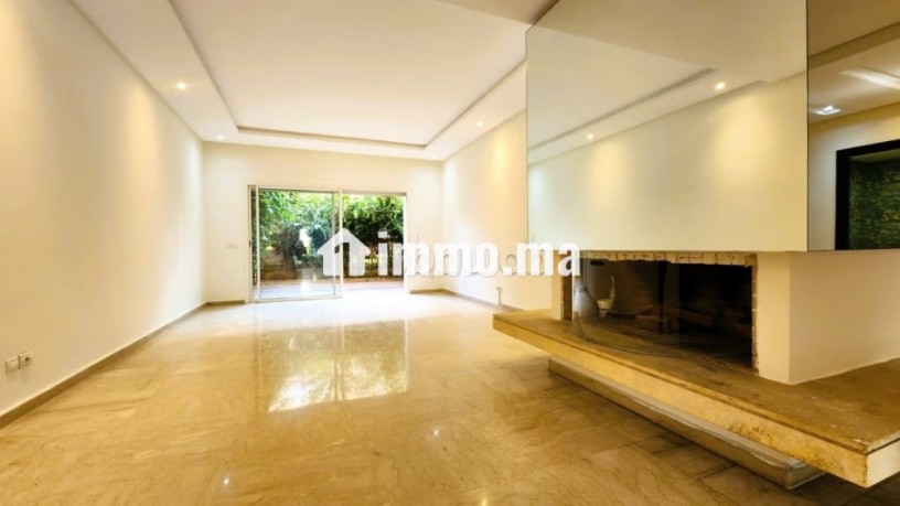 rez-de-jardin-2-chambres-vide-a-louer-a-ain-diab-big-2