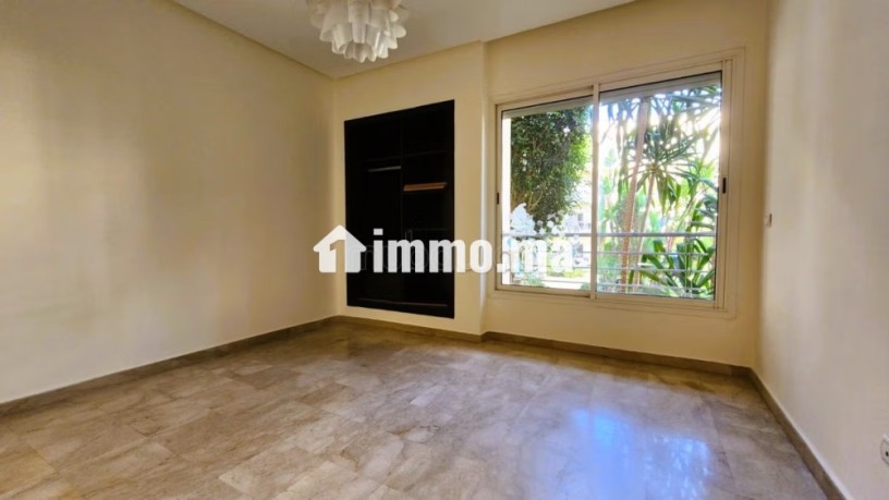 rez-de-jardin-2-chambres-vide-a-louer-a-ain-diab-big-3