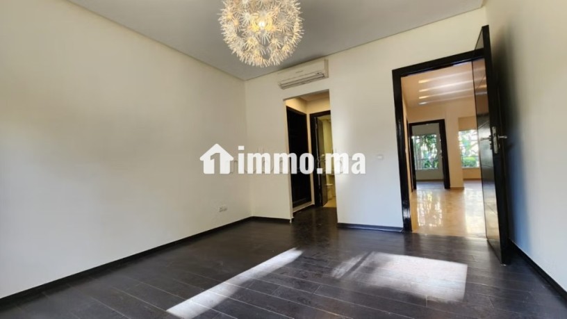 rez-de-jardin-2-chambres-vide-a-louer-a-ain-diab-big-5