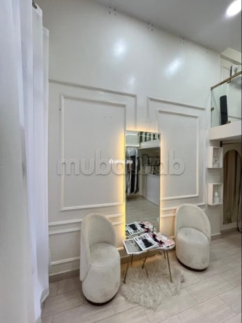 beau-local-a-vendre-en-centre-ville-surface-totale-30-m2-prestation-de-conciergerie-big-2