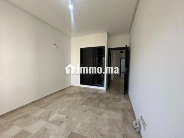 magnifique-appartement-situe-dans-une-belle-residence-avec-jardin-big-4