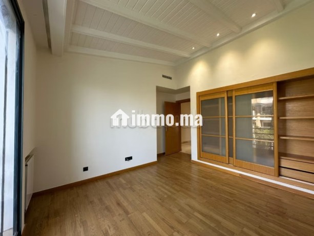 villa-a-la-location-vide-a-bouskoura-25000dh-big-9