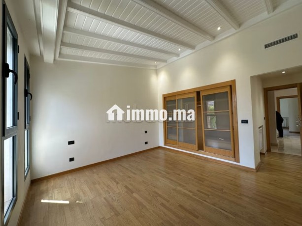 villa-a-la-location-vide-a-bouskoura-25000dh-big-10