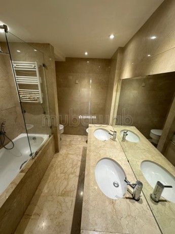 villa-a-la-location-vide-a-bouskoura-25000dh-big-12