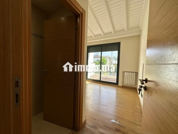 villa-a-la-location-vide-a-bouskoura-25000dh-big-13
