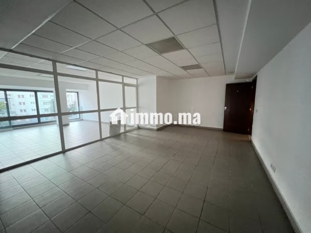 location-de-bureaux-sur-bd-anfa-superficie-265-m2-parking-et-ascenseur-big-1