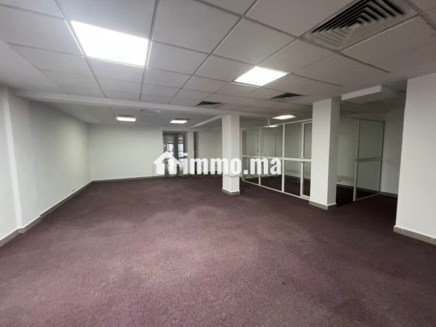 location-de-bureaux-sur-bd-anfa-superficie-265-m2-parking-et-ascenseur-big-3