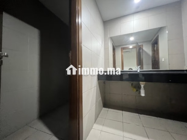location-de-bureaux-sur-bd-anfa-superficie-265-m2-parking-et-ascenseur-big-8