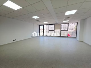 bureaux-en-location-a-oasis-surface-totale-76-m2-avec-ascenseur-et-terrasse