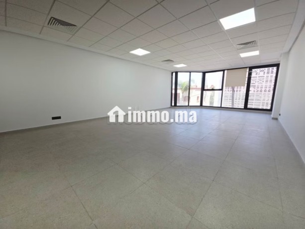 bureaux-en-location-a-oasis-surface-totale-76-m2-avec-ascenseur-et-terrasse-big-3
