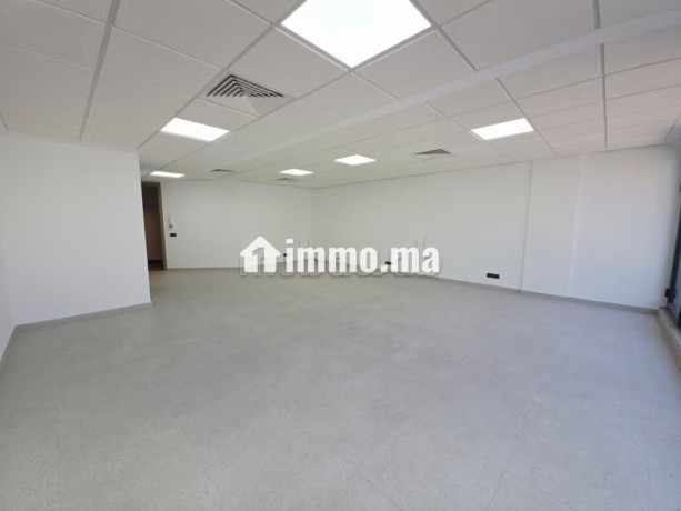 bureaux-en-location-a-oasis-surface-totale-76-m2-avec-ascenseur-et-terrasse-big-4