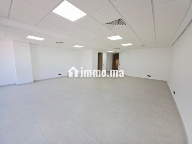 bureaux-en-location-a-oasis-surface-totale-76-m2-avec-ascenseur-et-terrasse-big-5