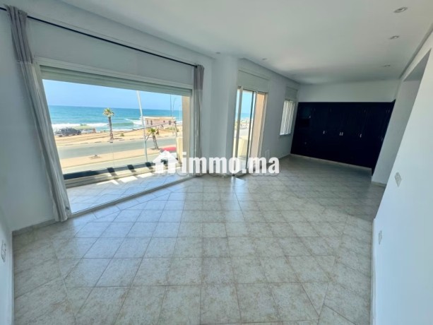 a-dar-bouaaza-somptueuse-villa-a-louer-vide-vue-mer-4-chambres-agreables-piscine-et-cheminee-big-10