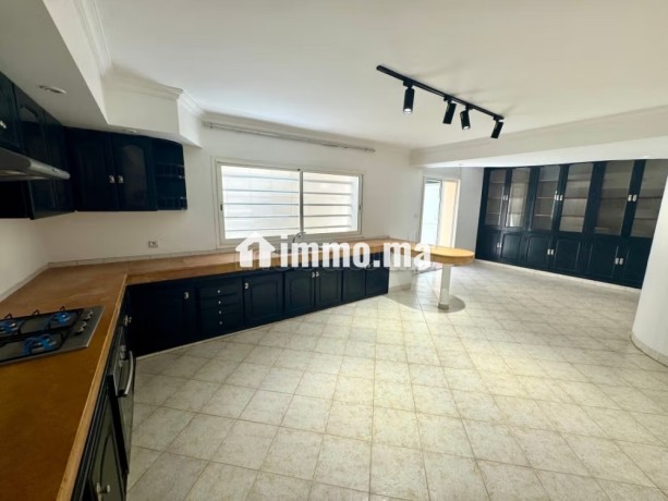 a-dar-bouaaza-somptueuse-villa-a-louer-vide-vue-mer-4-chambres-agreables-piscine-et-cheminee-big-14