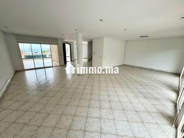 a-dar-bouaaza-somptueuse-villa-a-louer-vide-vue-mer-4-chambres-agreables-piscine-et-cheminee-big-17