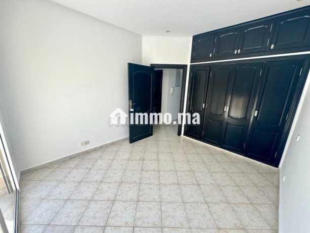 a-dar-bouaaza-somptueuse-villa-a-louer-vide-vue-mer-4-chambres-agreables-piscine-et-cheminee-big-18