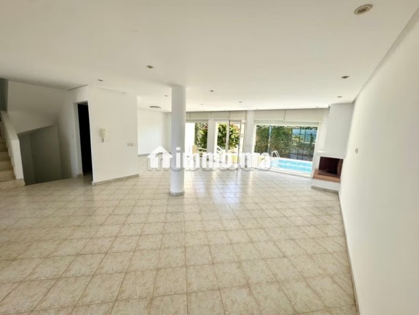 a-dar-bouaaza-somptueuse-villa-a-louer-vide-vue-mer-4-chambres-agreables-piscine-et-cheminee-big-2
