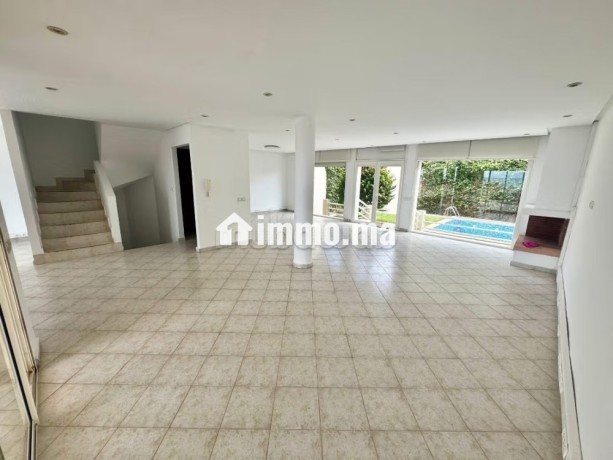 a-dar-bouaaza-somptueuse-villa-a-louer-vide-vue-mer-4-chambres-agreables-piscine-et-cheminee-big-4