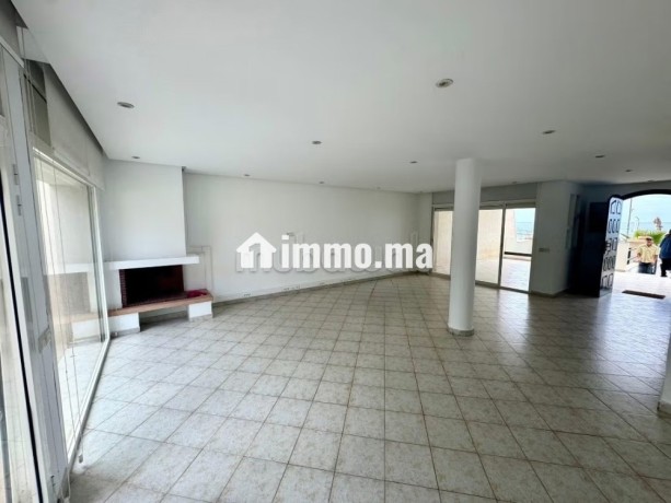 a-dar-bouaaza-somptueuse-villa-a-louer-vide-vue-mer-4-chambres-agreables-piscine-et-cheminee-big-5
