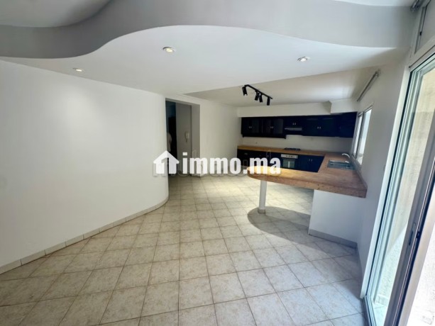 a-dar-bouaaza-somptueuse-villa-a-louer-vide-vue-mer-4-chambres-agreables-piscine-et-cheminee-big-6