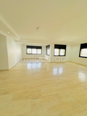 bel-appartement-en-location-a-racine-4-grandes-pieces-air-conditionne-et-cheminee-big-0